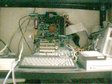 サーバーPCはこんな感じ。